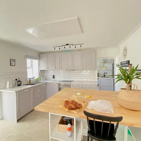 The Glandore Hideaway With 4 En